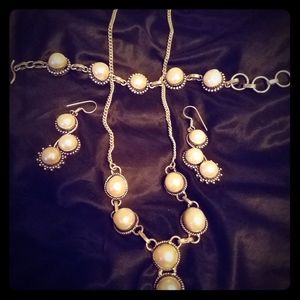 Sterling silver and pearl necklace, bracelet and d